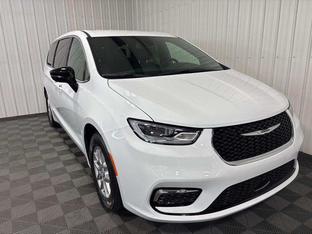 new 2026 Chrysler Pacifica car, priced at $45,568