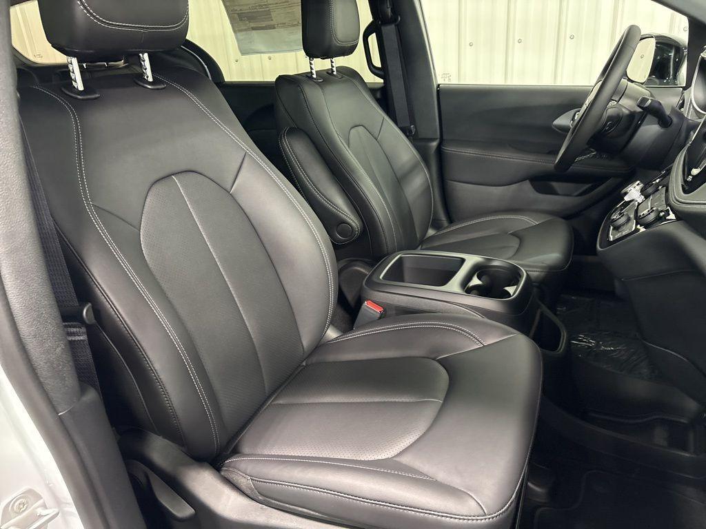 new 2026 Chrysler Pacifica car, priced at $45,568