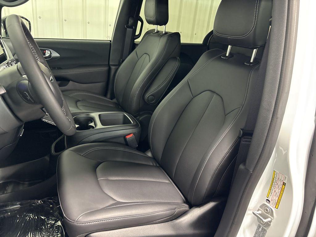 new 2026 Chrysler Pacifica car, priced at $45,568