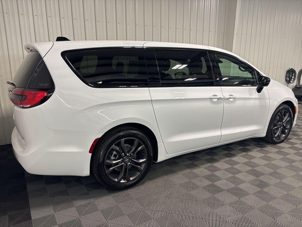 new 2026 Chrysler Pacifica car, priced at $45,523