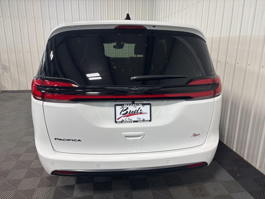 new 2026 Chrysler Pacifica car, priced at $45,523