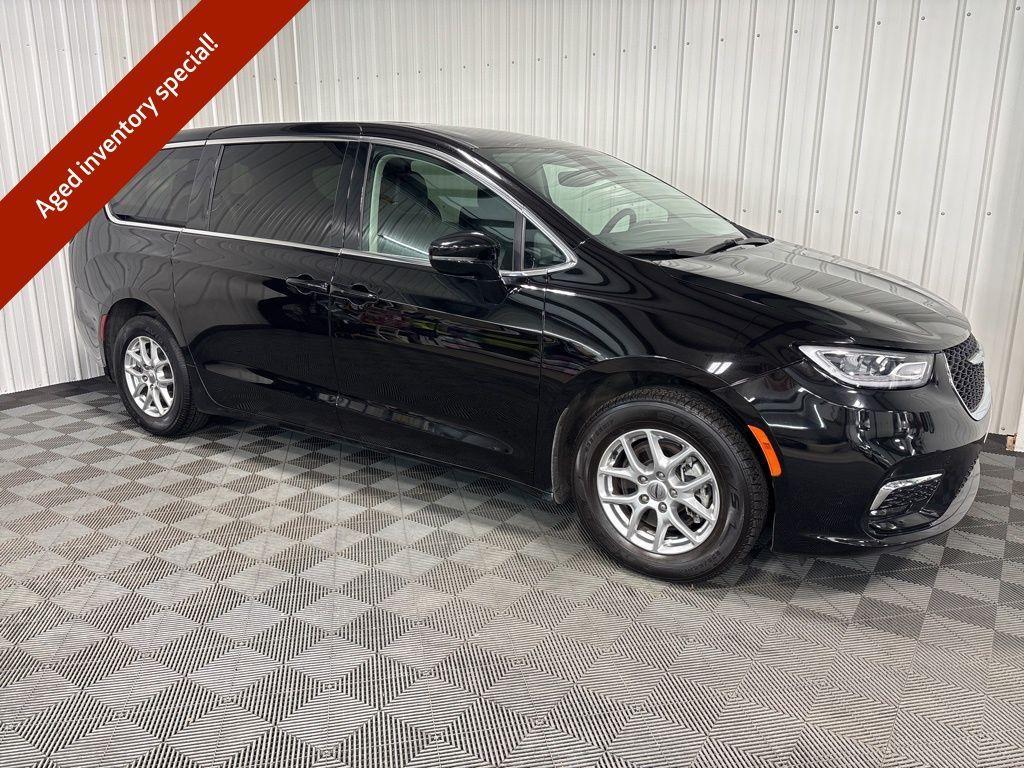 used 2024 Chrysler Pacifica car, priced at $31,500