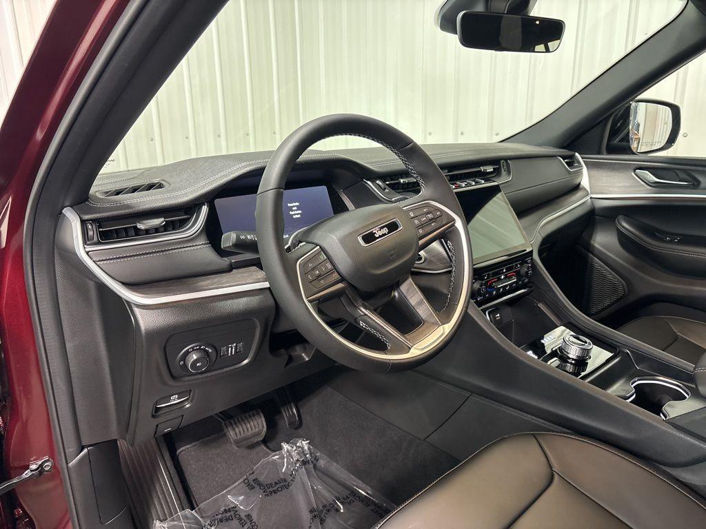 new 2025 Jeep Grand Cherokee car, priced at $47,738
