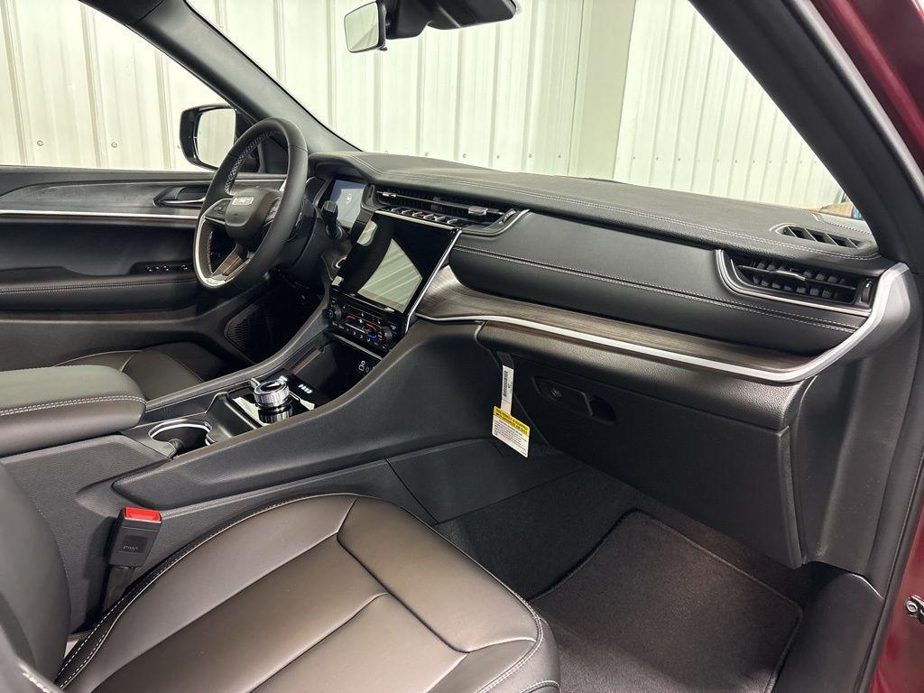 new 2025 Jeep Grand Cherokee car, priced at $47,738