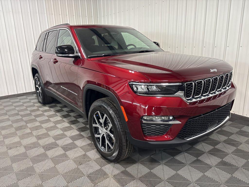 new 2025 Jeep Grand Cherokee car, priced at $47,738