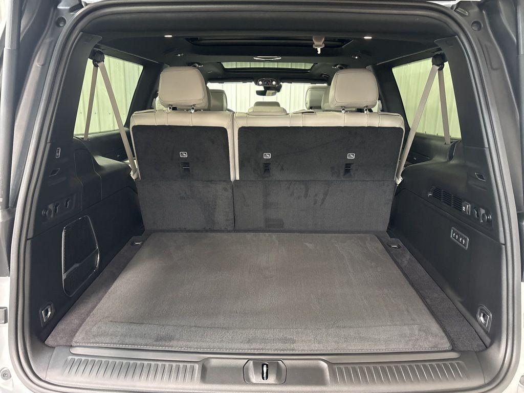 new 2026 Jeep Grand Wagoneer L car, priced at $84,103