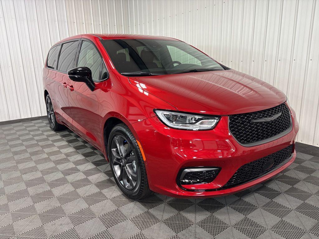 new 2026 Chrysler Pacifica car, priced at $46,630