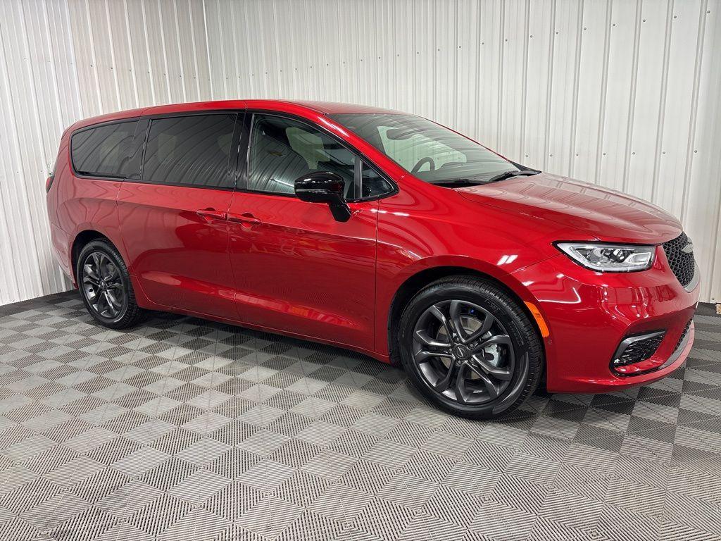 new 2026 Chrysler Pacifica car, priced at $46,630
