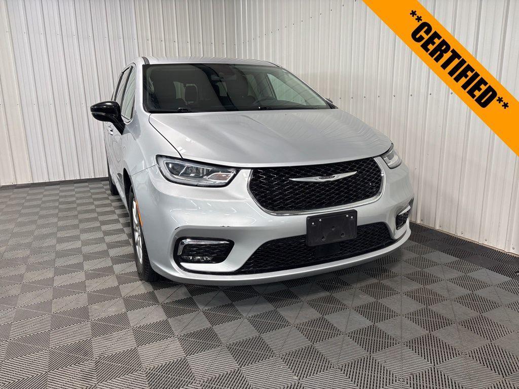 used 2024 Chrysler Pacifica car, priced at $29,999