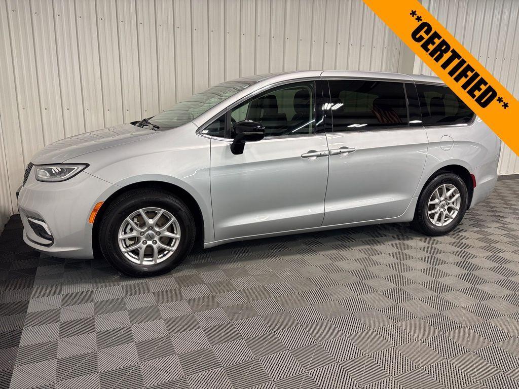used 2024 Chrysler Pacifica car, priced at $29,999