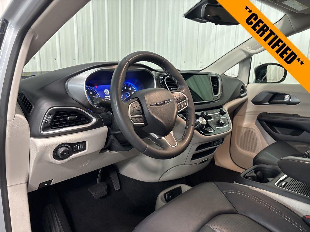 used 2024 Chrysler Pacifica car, priced at $29,999
