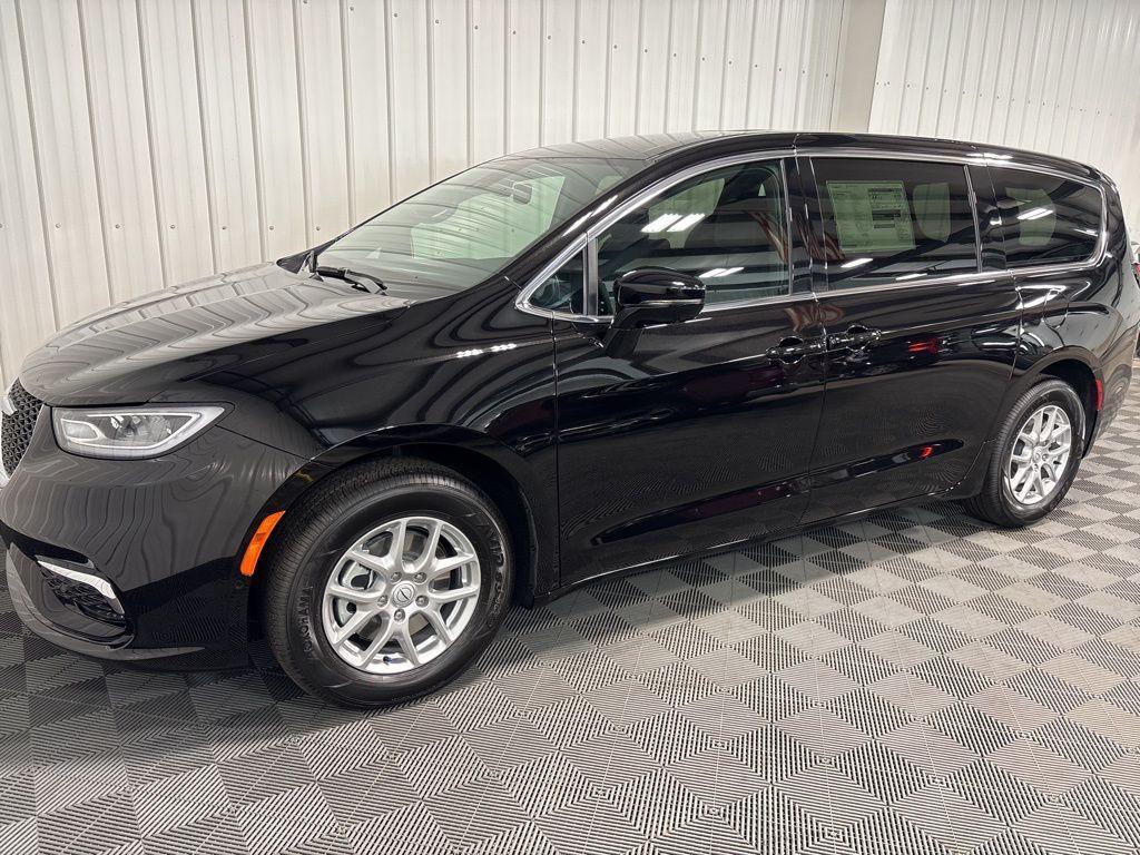 new 2026 Chrysler Pacifica car, priced at $45,568