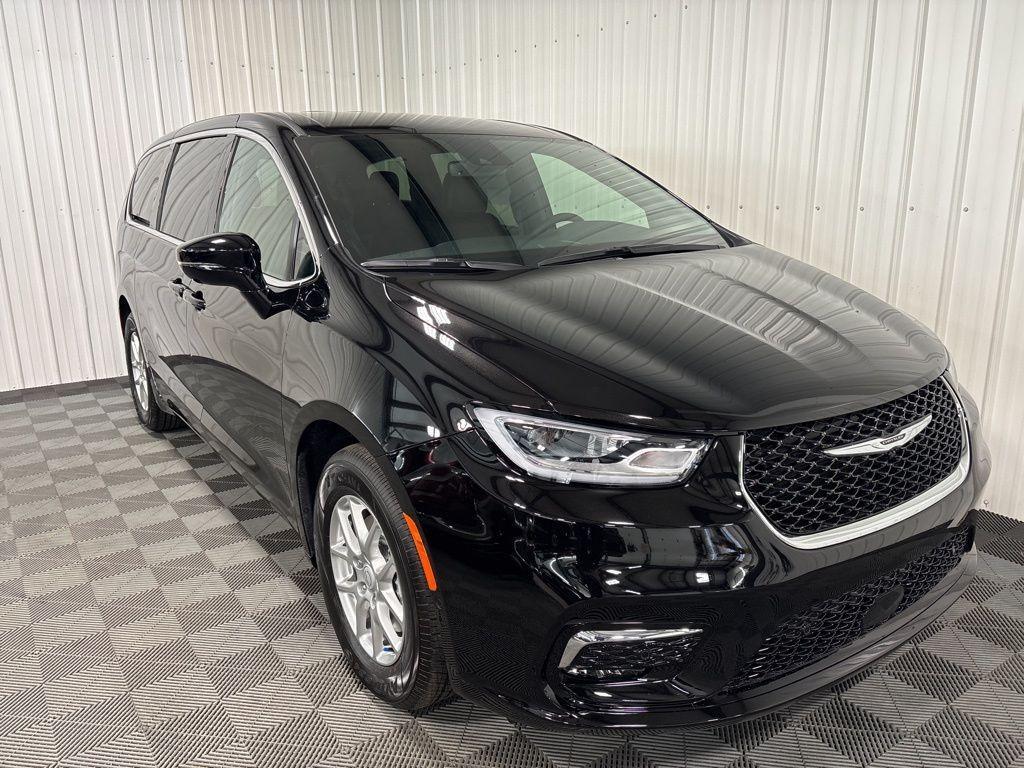 new 2026 Chrysler Pacifica car, priced at $45,568