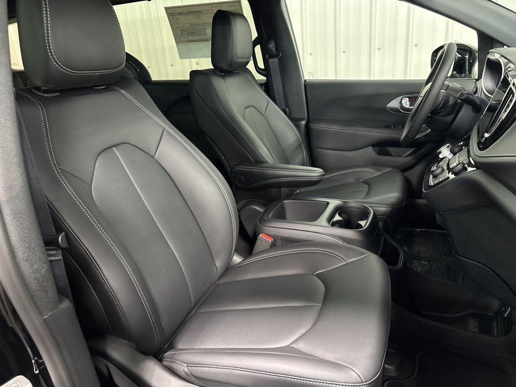new 2026 Chrysler Pacifica car, priced at $45,568