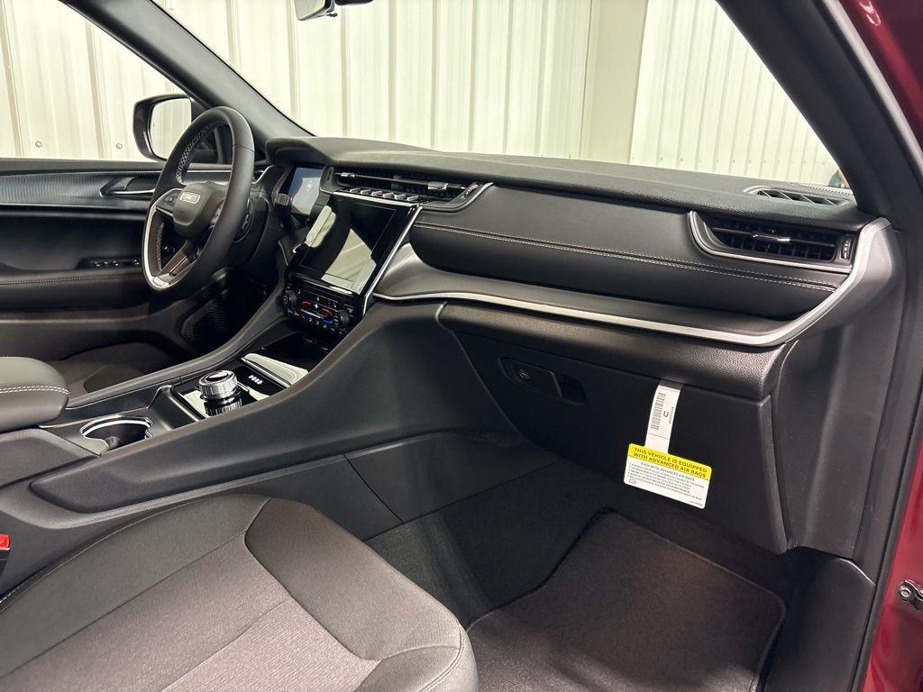 new 2026 Jeep Grand Cherokee car, priced at $44,250