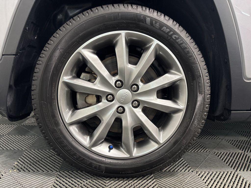 used 2018 Jeep Cherokee car, priced at $18,499