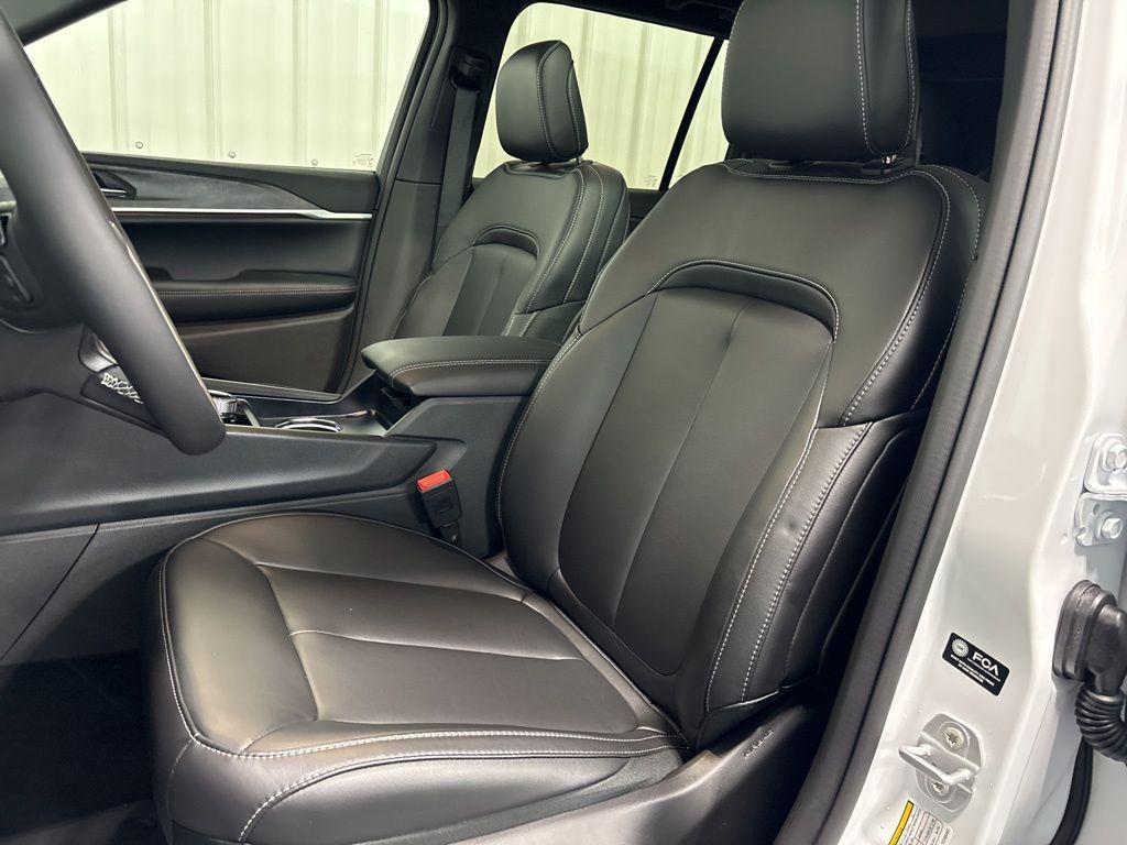 new 2026 Jeep Grand Cherokee car, priced at $50,410