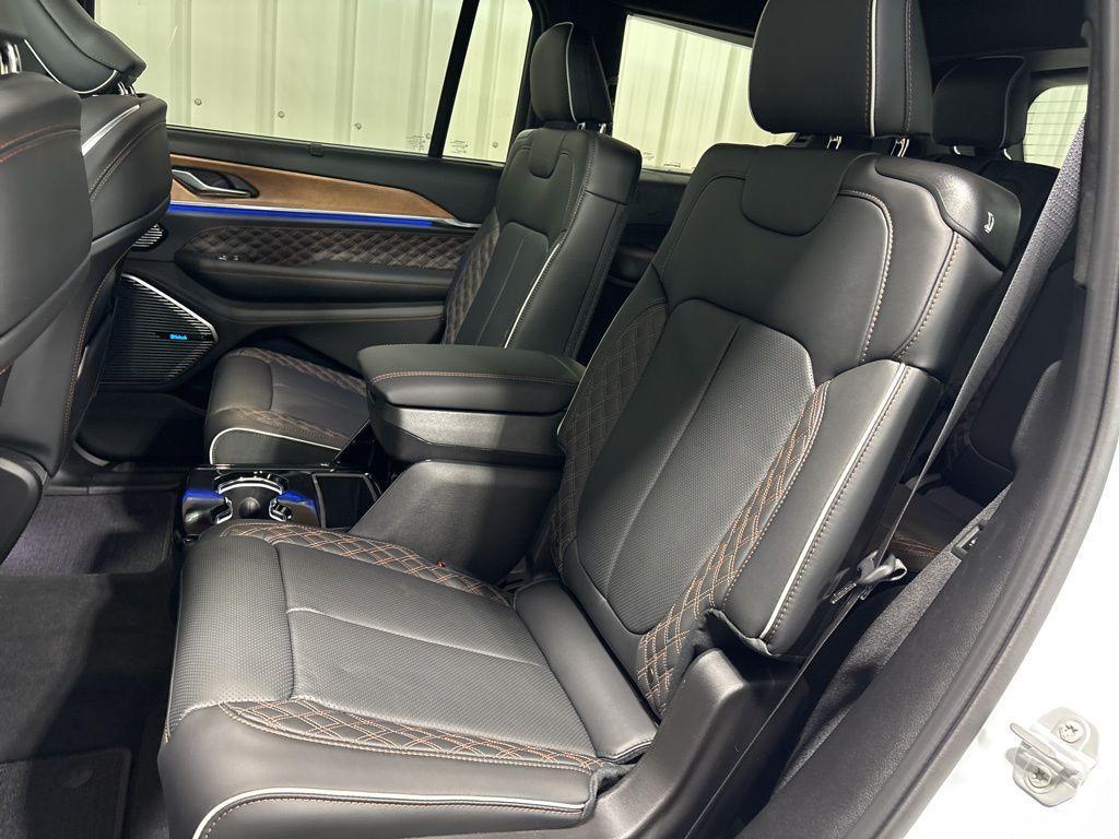 new 2025 Jeep Grand Cherokee L car, priced at $69,674