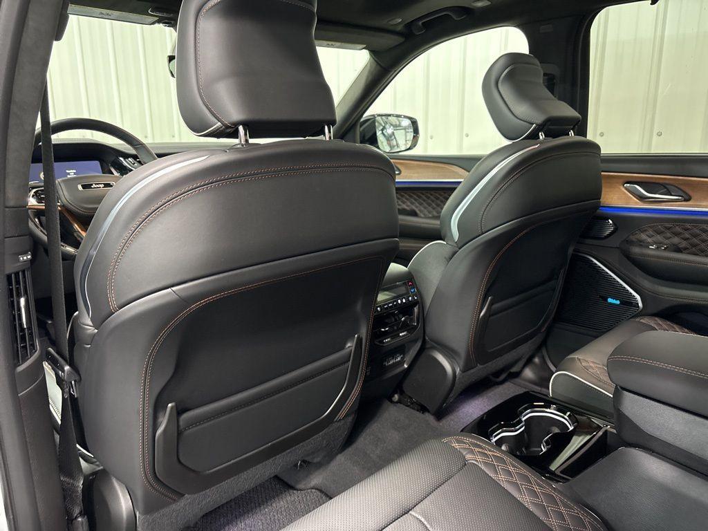 new 2025 Jeep Grand Cherokee L car, priced at $69,674