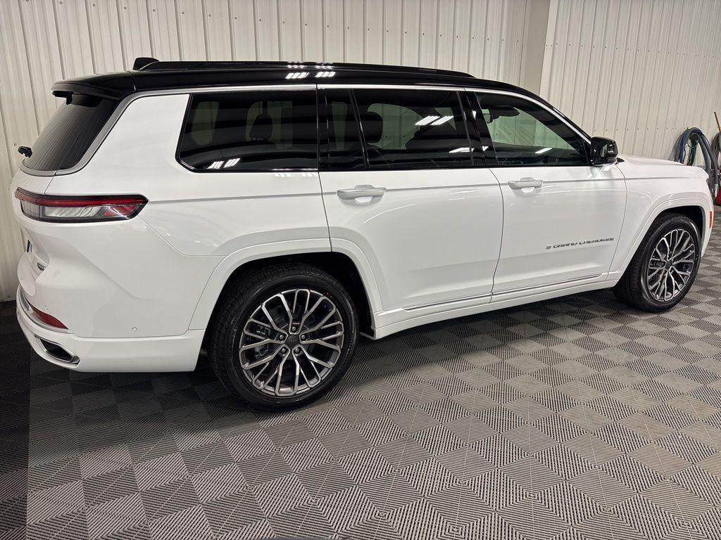 new 2025 Jeep Grand Cherokee L car, priced at $69,674