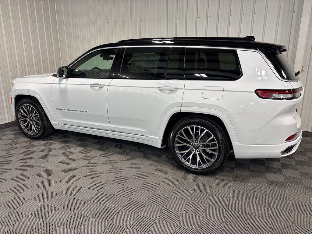 new 2025 Jeep Grand Cherokee L car, priced at $69,674