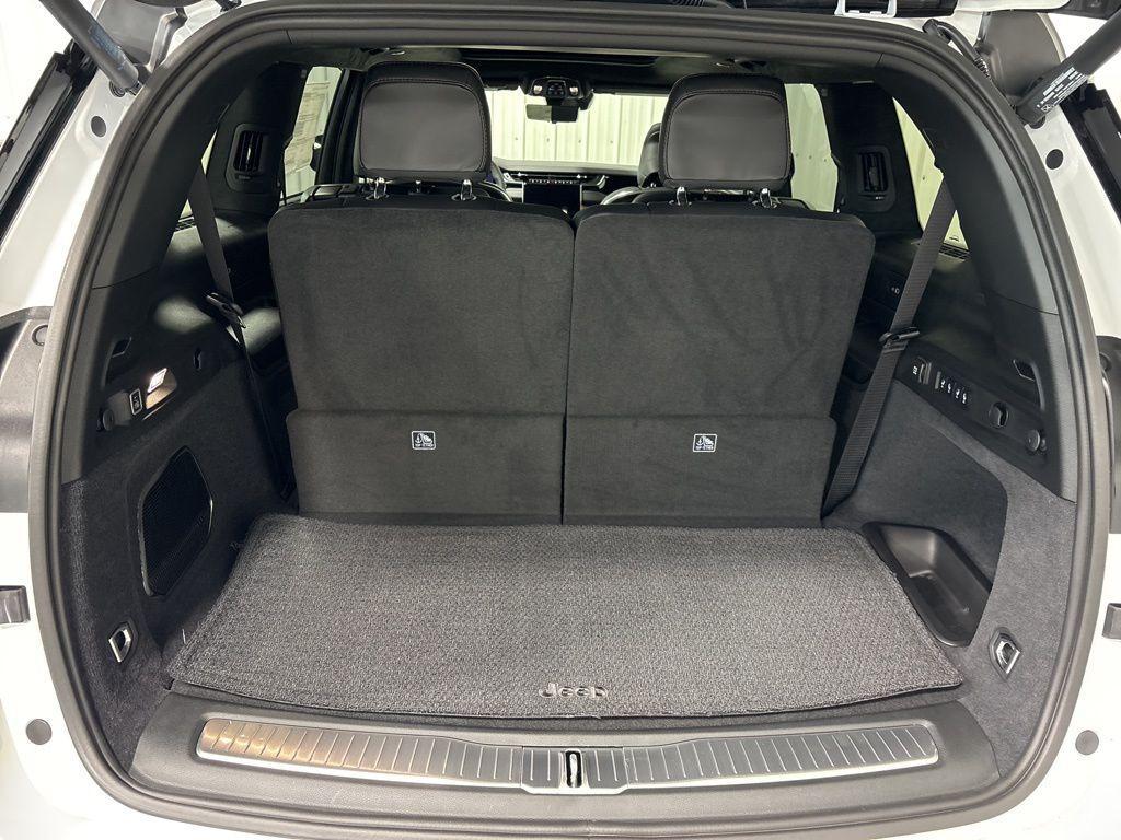 new 2025 Jeep Grand Cherokee L car, priced at $69,674