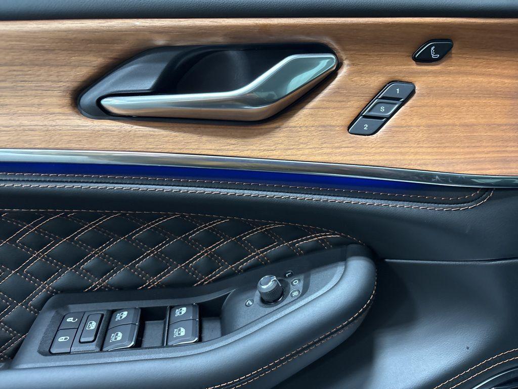 new 2025 Jeep Grand Cherokee L car, priced at $69,674