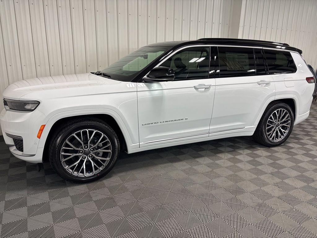 new 2025 Jeep Grand Cherokee L car, priced at $69,674