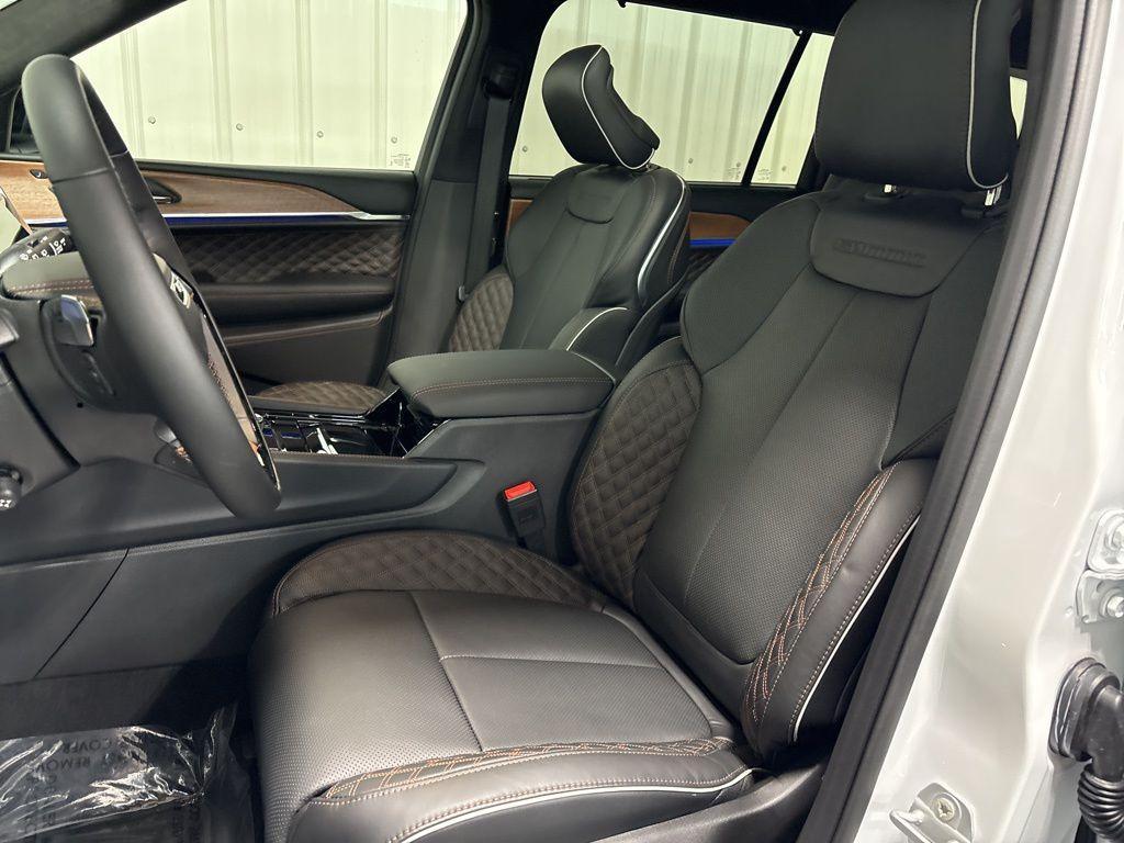 new 2025 Jeep Grand Cherokee L car, priced at $69,674