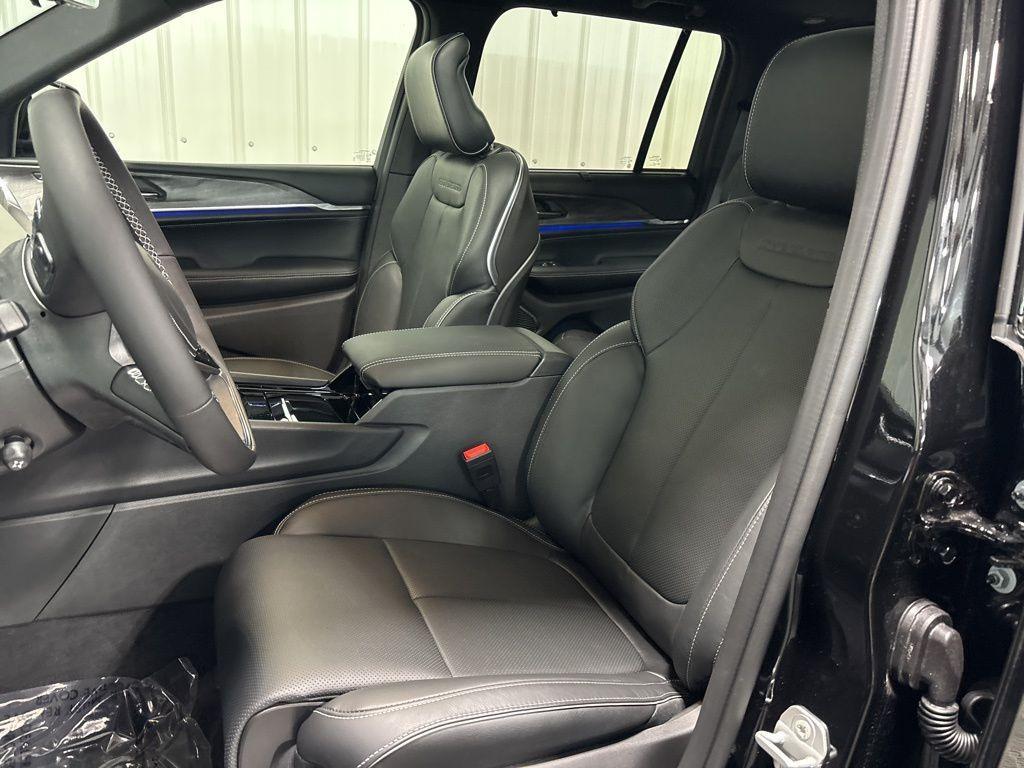 new 2025 Jeep Grand Cherokee car, priced at $62,493