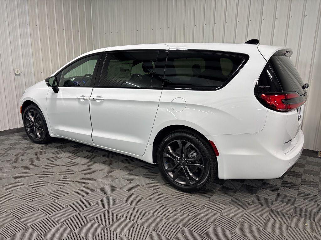 new 2026 Chrysler Pacifica car, priced at $46,184