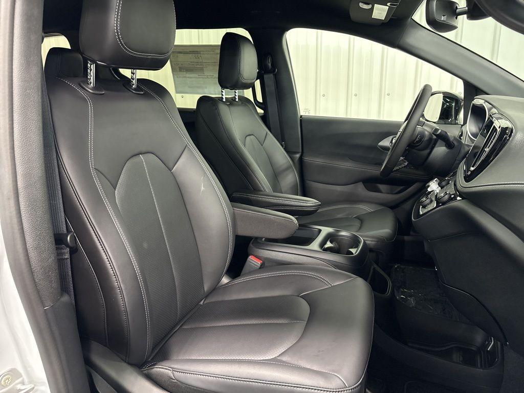 new 2026 Chrysler Pacifica car, priced at $46,184