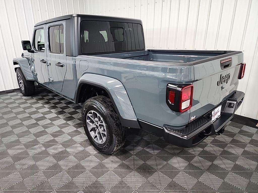 new 2025 Jeep Gladiator car, priced at $47,479
