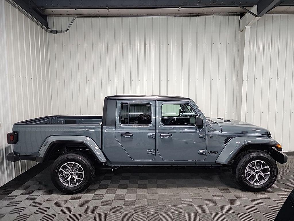 new 2025 Jeep Gladiator car, priced at $47,479