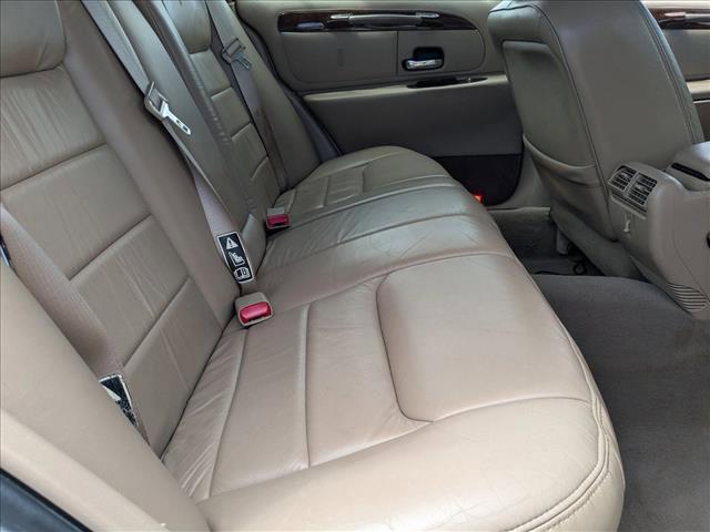 used 2000 Lincoln Town Car car, priced at $7,991