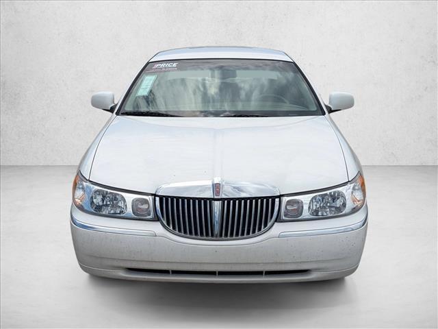used 2000 Lincoln Town Car car, priced at $7,991