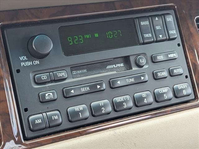 used 2000 Lincoln Town Car car, priced at $7,991