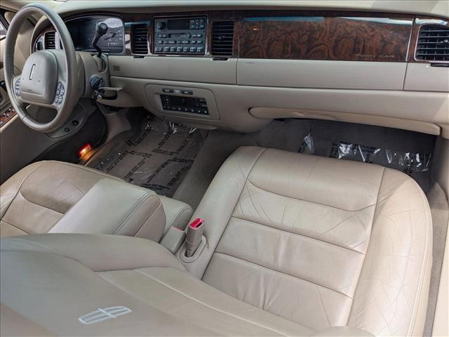 used 2000 Lincoln Town Car car, priced at $7,991
