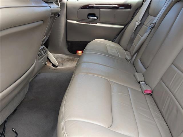 used 2000 Lincoln Town Car car, priced at $7,991