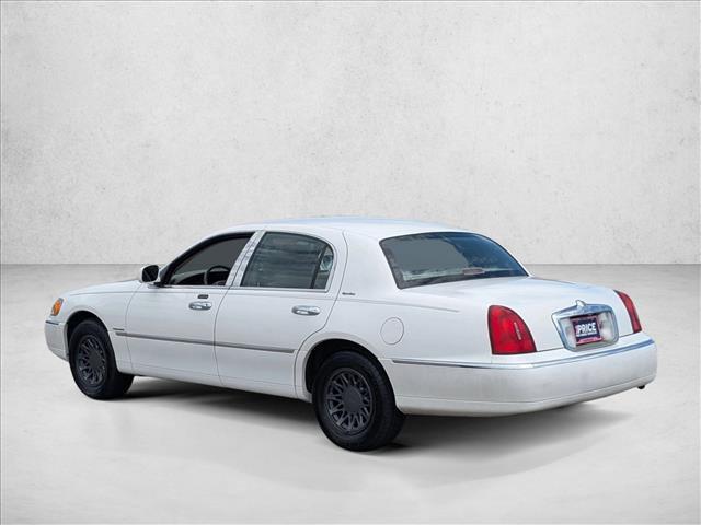 used 2000 Lincoln Town Car car, priced at $7,991
