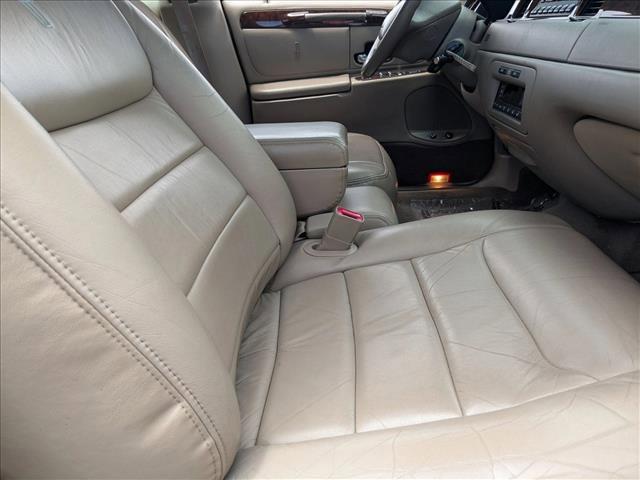 used 2000 Lincoln Town Car car, priced at $7,991