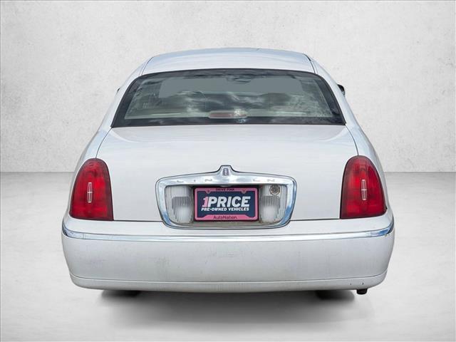 used 2000 Lincoln Town Car car, priced at $7,991