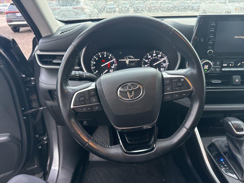2020 Magnetic Gray Metallic Toyota Highlander