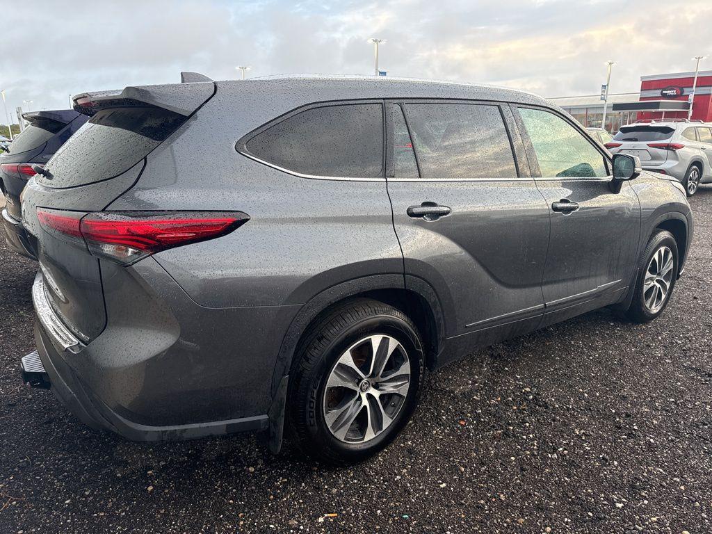 2020 Magnetic Gray Metallic Toyota Highlander