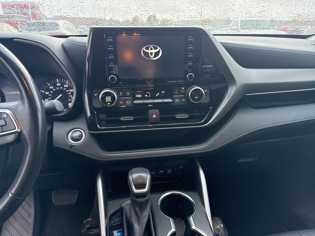 2020 Magnetic Gray Metallic Toyota Highlander
