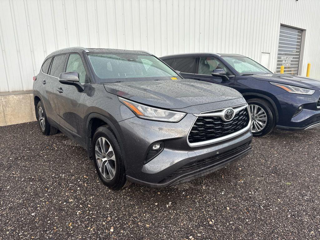 2020 Magnetic Gray Metallic Toyota Highlander