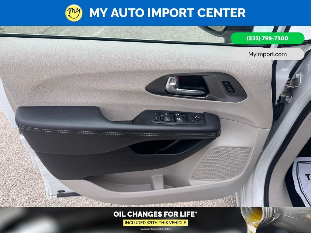 used 2023 Chrysler Pacifica car, priced at $23,480