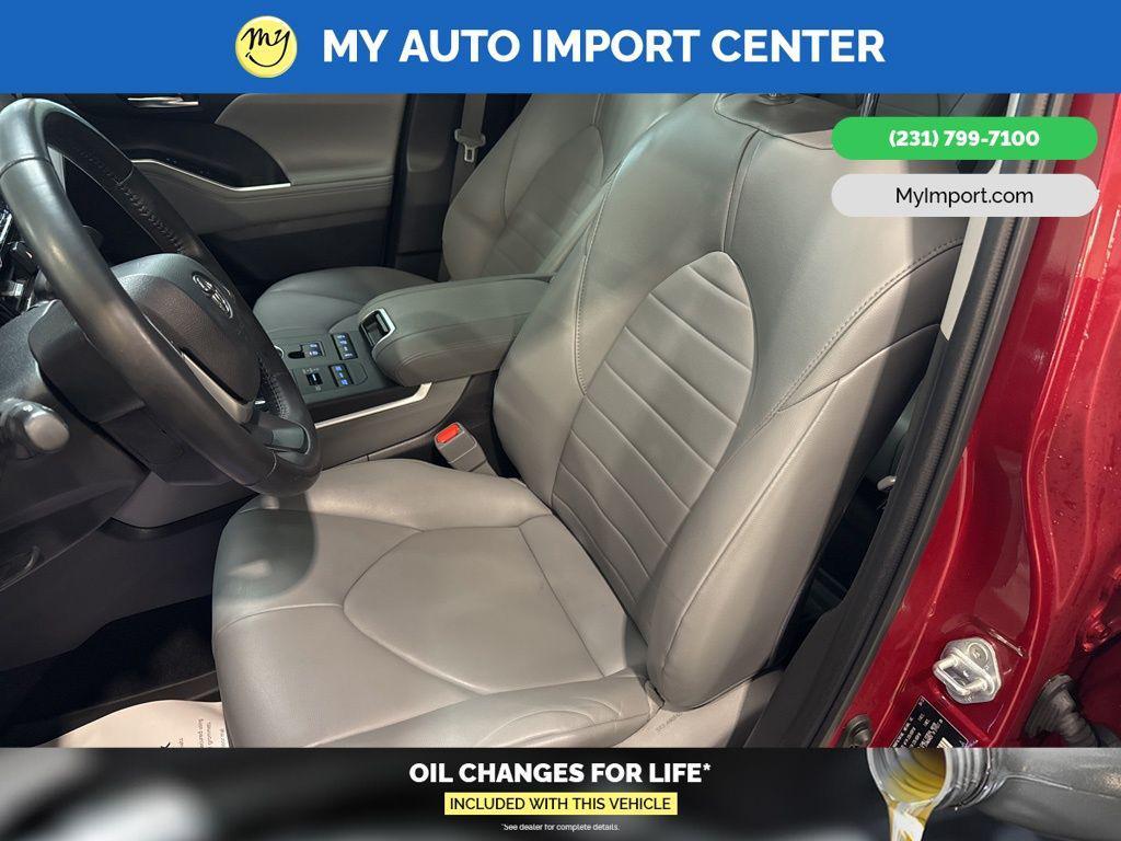 used 2022 Toyota Highlander car, priced at $36,581