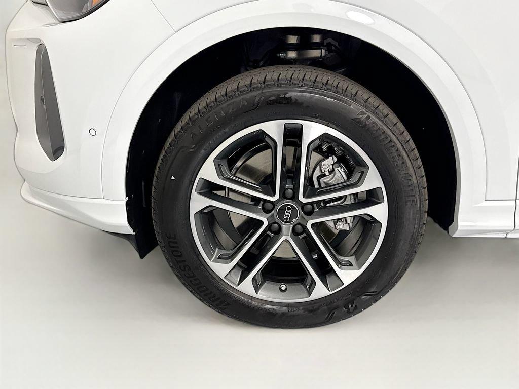 Audi Q5 view 32