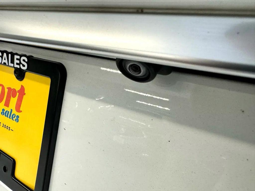 Yulong White 2015 Land Rover Range Rover 3.0L Supercharged HSE